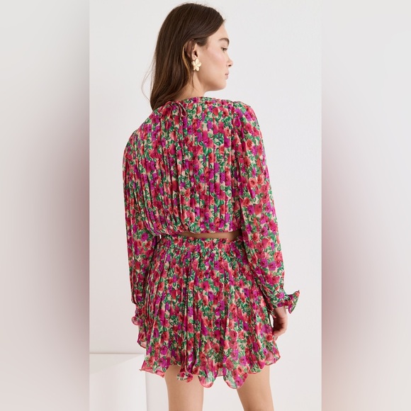 ENDLESS ROSE FLORAL PLEATED MINI SKIRT AND BUBBLE TOP SET SIZE MEDIUM - Picture 4 of 16